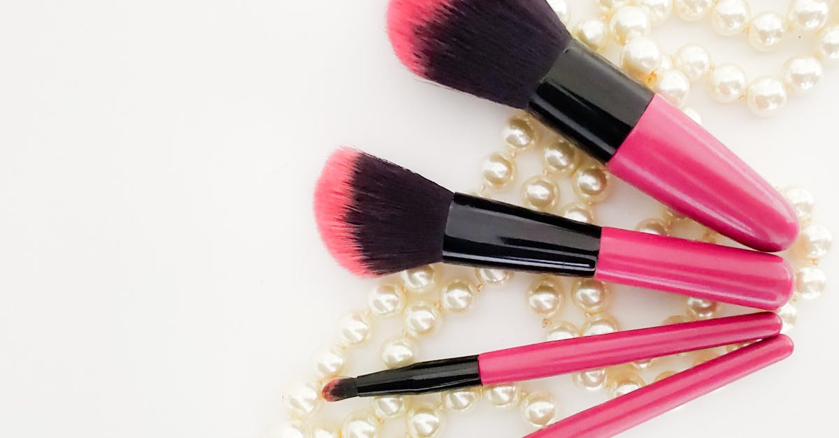 Monochromatic Aura Beauty: How to Do the 2026 One-Tone Eye Look