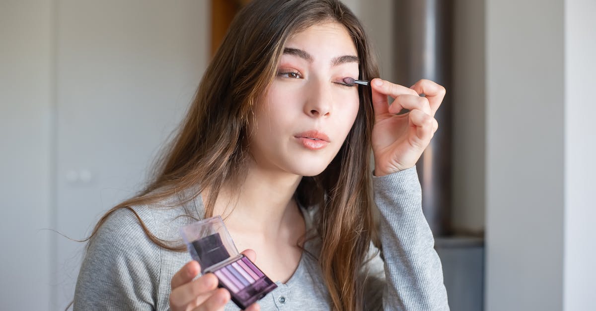 Natural Everyday Eyeshadow Look: A Step-by-Step You Can Do in 5 Minutes