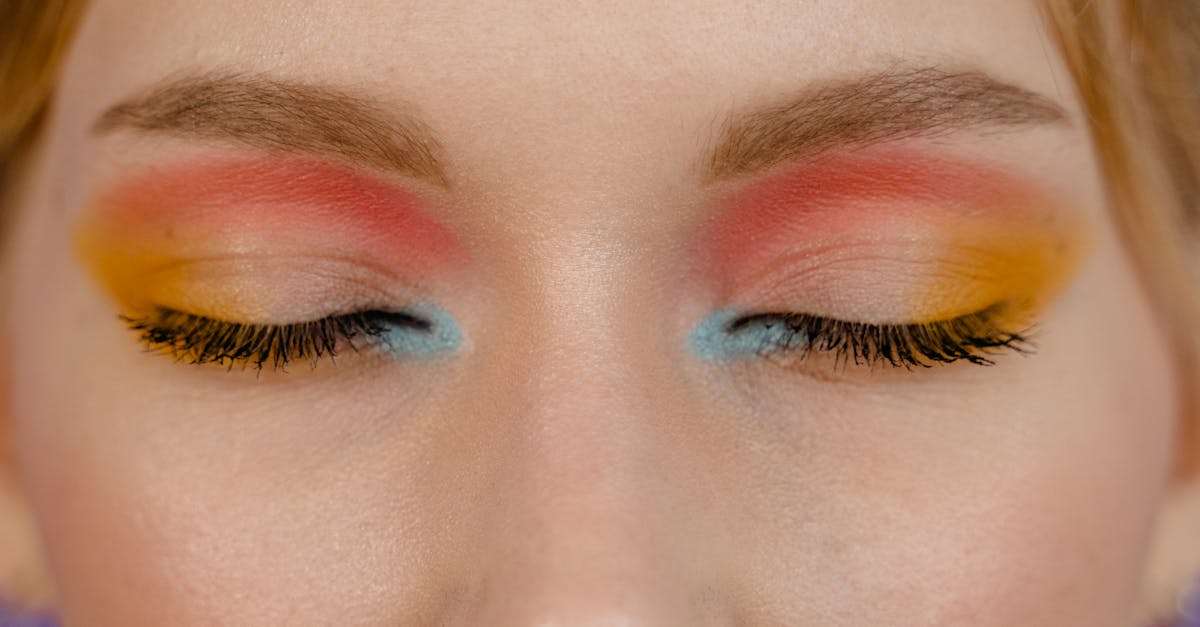 How to Stop Eyeshadow from Creasing: The Complete Guide